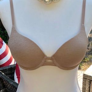 Victoria Secrets Tee Shirt Bra 32A